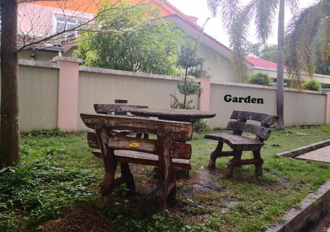 H2H - Cy Botani Vacation House Ipoh Bagian luar foto