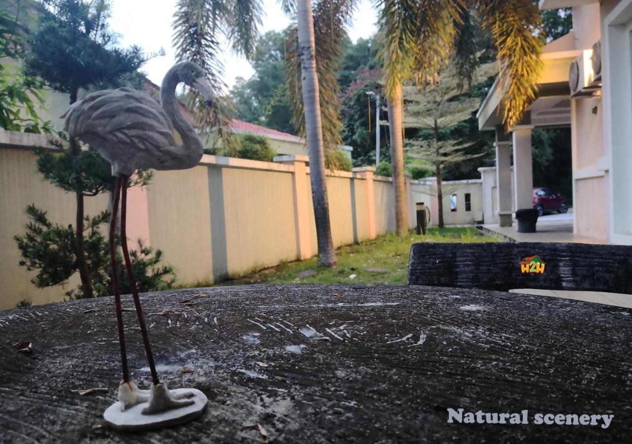 H2H - Cy Botani Vacation House Ipoh Bagian luar foto